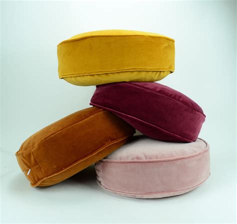 round-velvet-cushion-round-velvet-pillow-round-box-pillow-velvet-round-cushion