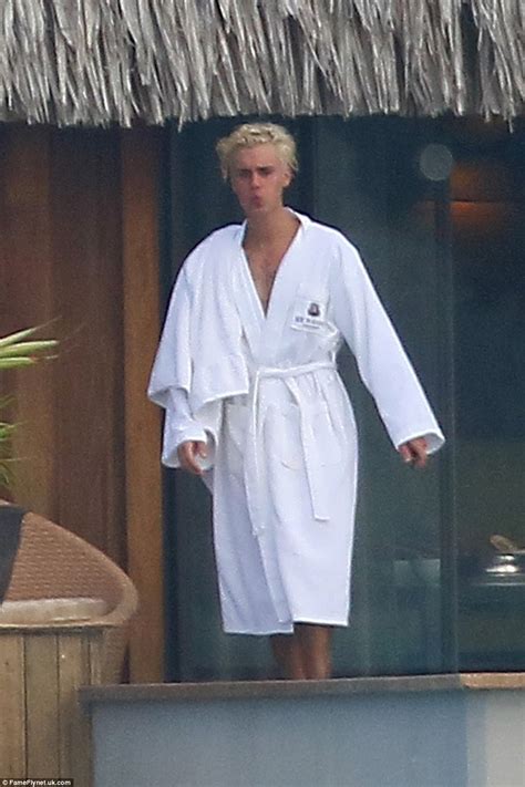 Justin Bieber Goes Full Frontal Naked As He Enjoys A Skinny Dipping Session In Bora Bora With