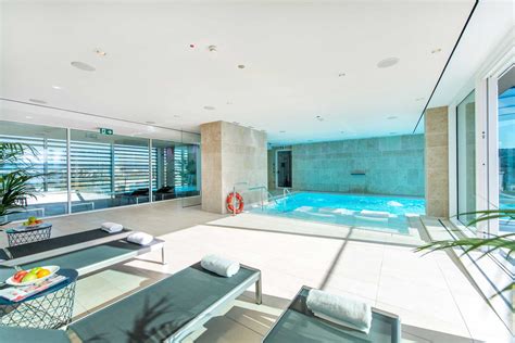 Das santorini twin waters hat einen pool im haus, den gäste nutzen können. Wellness & Spa Bereich mit Pool im Fährhaus Koblenz ...