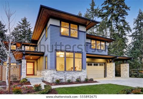 Luxurious New Construction Home Bellevue Wa Stock Photo 555892675