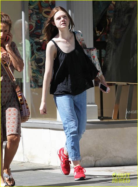 Elle Fanning Heads Down South After Debuting New Hair Photo 3203413