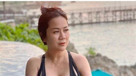 Pose Bikini Banyak Bolongnya Tante Ernie Mengenang Kenangan Indah Di