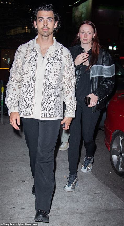 Pregnant Sophie Turner And Joe Jonas Grab Dinner In New York As Actress