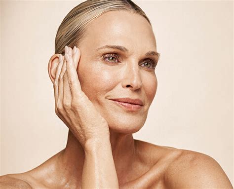 Get Ready With Molly Sims Her Journey To Yse Beauty