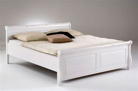 Betten mit einer breite von 180 cm gelten als doppelbetten, das heißt, sie benötigen eine ausreichend große räumlichkeit und sind perfekt für zwei personen. Massivholz Doppelbett 180x200 weiß holz bett Kiefer ...