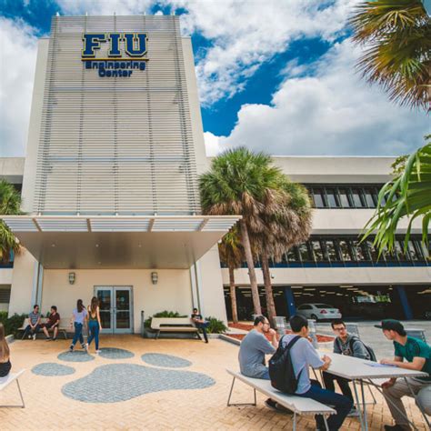 Miami Dade College And Fiu Announce Program To Accelerate Masters