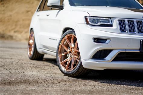 Pure White Jeep Grand Cherokee Gets More Luxurious With Contrasting