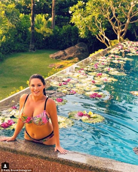 Kelly Brook Racked 14 Holidays In The Last Year With 7 In 3 Months