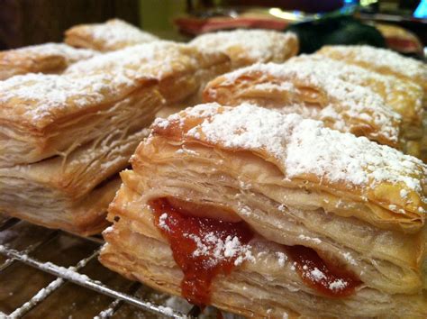Flaky, buttery puff pastry surrounds rich cream cheese and sweet guava paste for a wonderful treat. Pastelillos De Guayaba Recipe Puerto Rico | Dandk Organizer