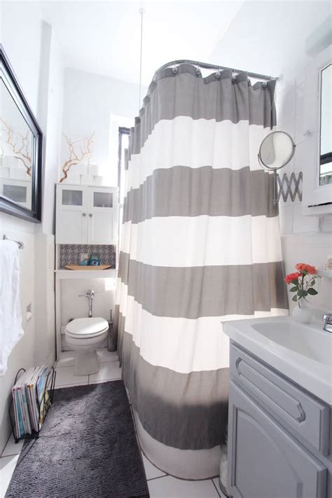 The number one rule when decorating a white bath applies to all baths: 8 Bathroom Bettering Ideas You Can Do (When You Can't ...