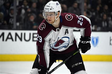 Nathan MacKinnon among betting favorites to win the 2019 Hart Trophy