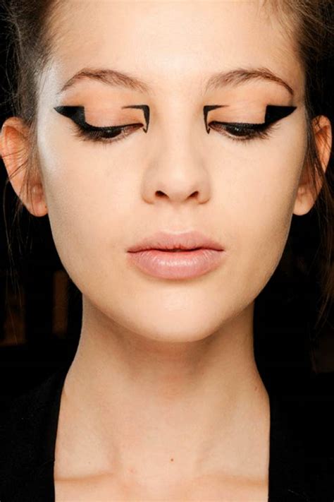 Makeup Trend Bold Graphic Eyeliner