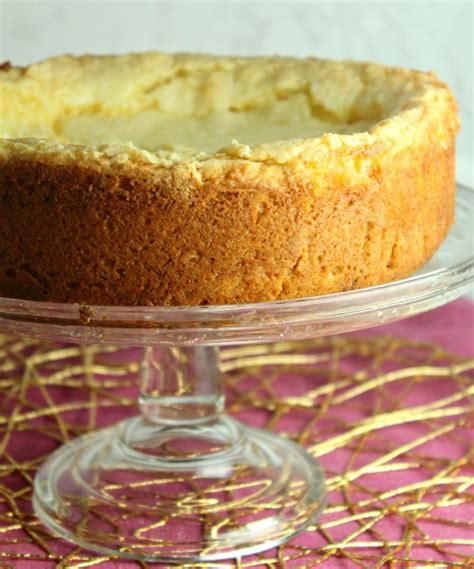 It's big, it's beautiful, it's dense, it's smooth, yet crunc. Paula Deens Ooey Gooey Butter Cake | Recipe in 2020 ...