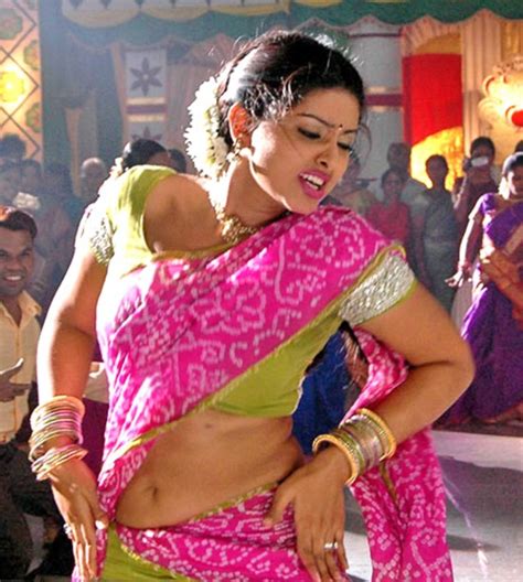Sneha Cute Green Saree Navel Photos And Pics ~ Tollywood Actress And Actor Wallpapers Tamil