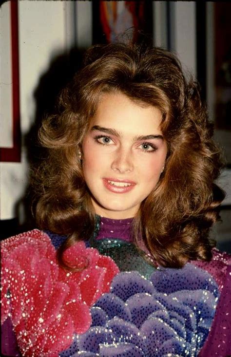 Brooke 1982 곱슬머리 유명인 여자 아이 패션