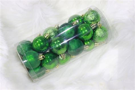 Zelené plastové vianočné gule 4cm 24ks | Ewalds.sk