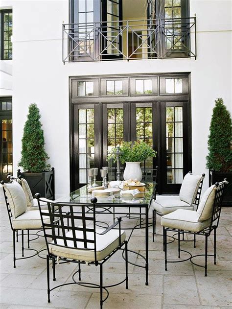 Outdoor Dining Space Is What Everyone Dreams About