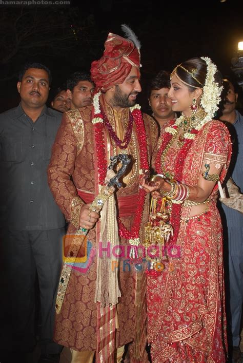 Shilpa Shetty And Raj Kundra Poses After Their Wedding On 22nd Nov 2009