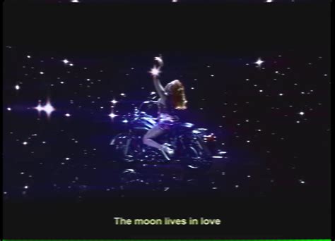 Image taken from the vídeo Luna enamorada Kali UchisEdit AldoBlue