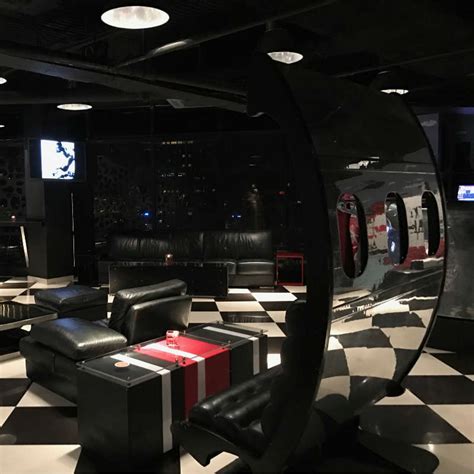 On normal days, i have no issues walking in and in buying 1 or more drinks at my instead, we took our business to marinis at 57. Heli Lounge Bar KL: Guide To Helipad Bar [Dress Code ...
