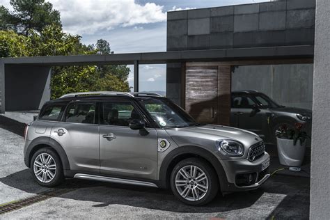 The latest mini convertible opens itself up to even more possibilities with its countless brand new features. F60 MINI Cooper S E Countryman All4 plug-in hybrid bakal ...