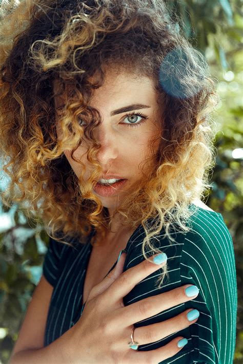 Curly Hair Women Women Outdoors Looking At Viewer Gray Eyes