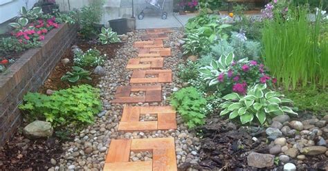 Diy Pathway Of Cedar Stepping Stones And River Rock Wood And Stone Path