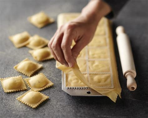 Ravioli Mold With Roller Pasta Tools Williams Sonoma In 2020 Food