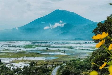Kini, gunung galunggung merupakan gunung berapi dengan ketinggian 2.167 meter (7.111 feet) di gunung galunggung tercatat pernah meletus pada tahun 1822. Gunung Rowo Viral / Senja Nan Syahdu Di Waduk Gunung Rowo ...