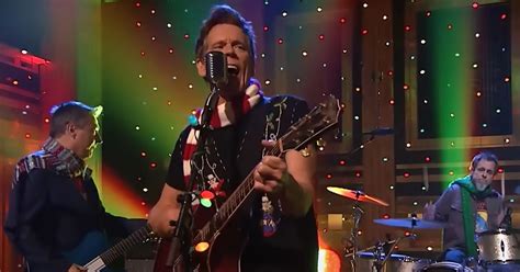 kevin bacon performing guardians of the galaxy holiday special song on jimmy fallon makes james