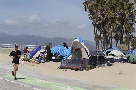 Californias Venice Boardwalk Is Now Dangerous Homeless Encampment