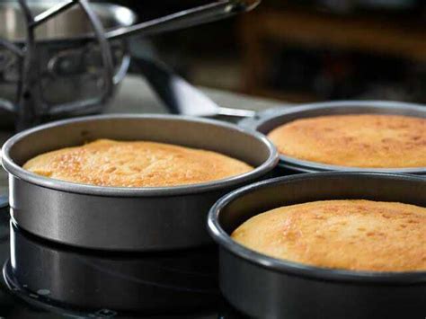Do not grease the pan. Bolu Baking Pan Super Lembut : Cara Untuk Menyiapkan Bolu ...