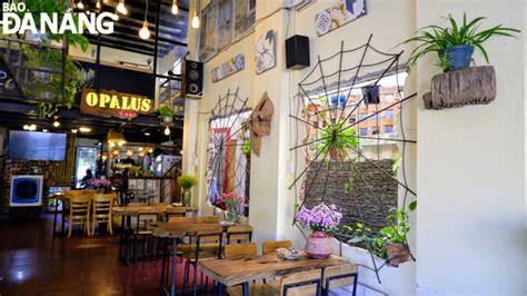 Opalus Peaceful Café In A Bustling City Centre Da Nang Today News Enewspaper