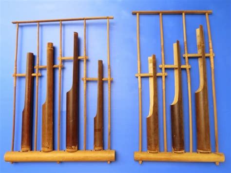 Alat musik bonang merupakan alat musik yang berkembang di daerah jawa tengah, jawa barat dan jawa timur. Contoh Alat Musik Tradisional Jawa Barat Beserta Penjelasannya Lengkap - Balubu