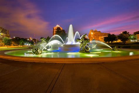 Kansas City Cuntry Club Plaza Fountain Photograph By Tommy Brison
