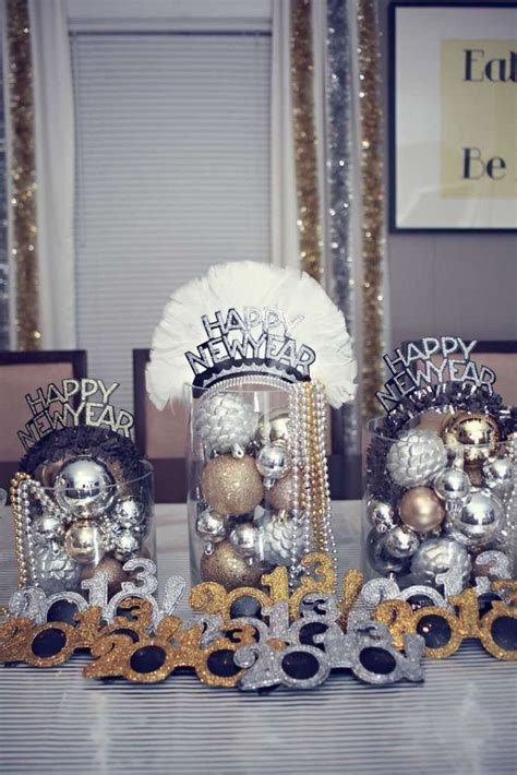 20 Gorgeous Gold And Black New Years Eve Party Decor Ideas You Should
