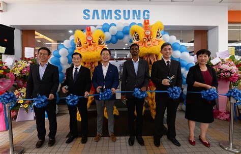 It got its name from the jelutong tree, dyera costulata , a tall, hardwood tree that can reach a height of 70 meters, some. Samsung Opens 11th Brand Shop in Penang - gainsinfo