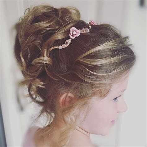 Https://tommynaija.com/hairstyle/curly Hair Flower Girl Hairstyle