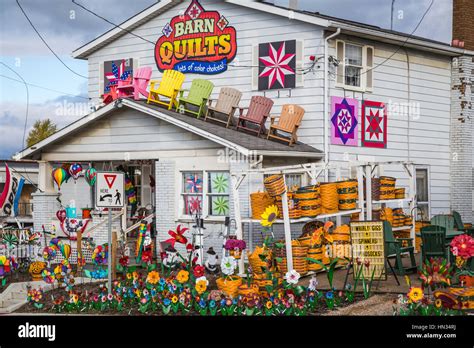 A Retail Shop Barn Quilts In Berlin Ohio Usa Stock Photo Alamy