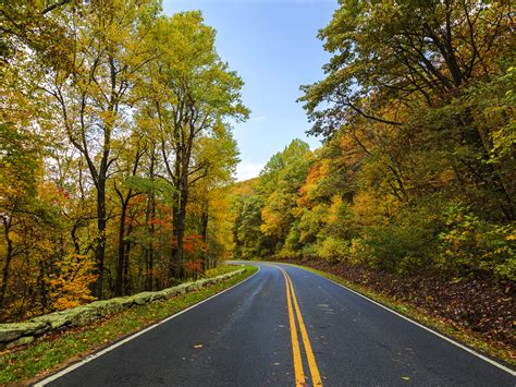 The blue ridge parkway and peaks of otter lodge skyline drive connects to the blue ridge parkway at afton mountain and rockfish gap. Must Visit Places in Washington DC - Gets Ready