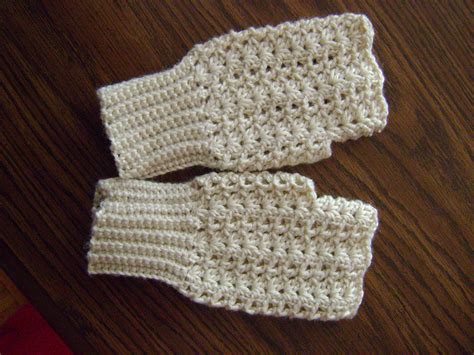Every fingerless crochet gloves pattern here would be a fabulous addition to your fall or winter wardrobe. 17 Fingerless Gloves Crochet Patterns | Guide Patterns