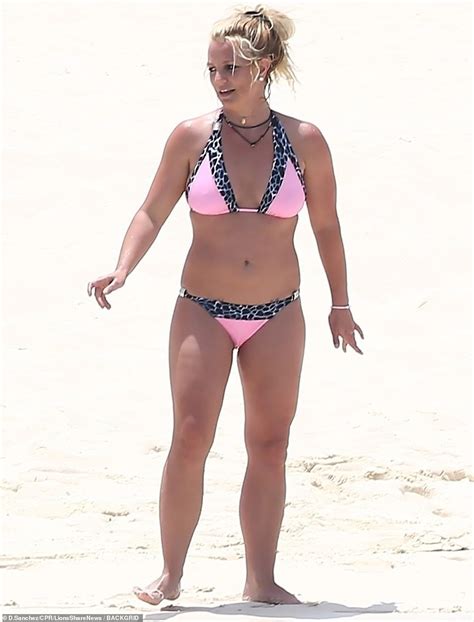 Britney Spears Puts Her Bikini Body On Display During Bahamas Trip