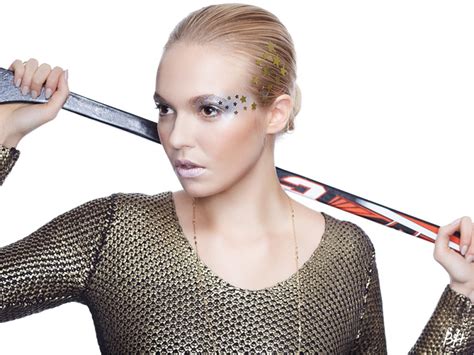 Learn How To Wear Metallic Makeup — The High Fashion Way