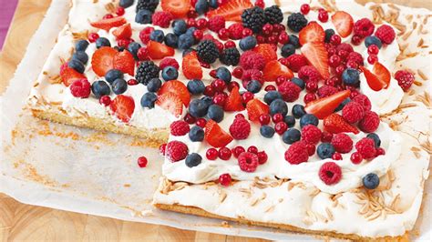 Weitere ideen zu rezepte, lecker, essen und trinken. Beeren-Baiser-Kuchen Rezept - ESSEN UND TRINKEN