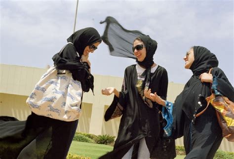 النساء يقدن ثورة في السعودية خلف الأبواب المغلقة نون بوست