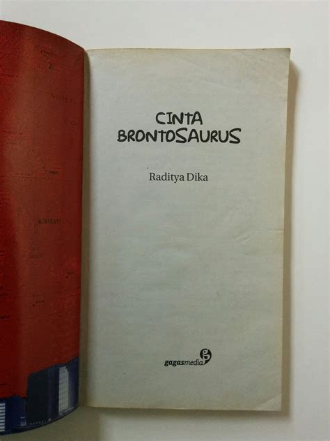 Baca online novel titian cinta bab 1 hingga bab 32. Jual Novel: Cinta Brontosaurus (Raditya Dika) | Aksiku ...
