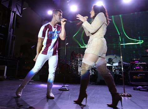 Joe Jonas And Demi Lovato Concert In La September Popsugar Celebrity