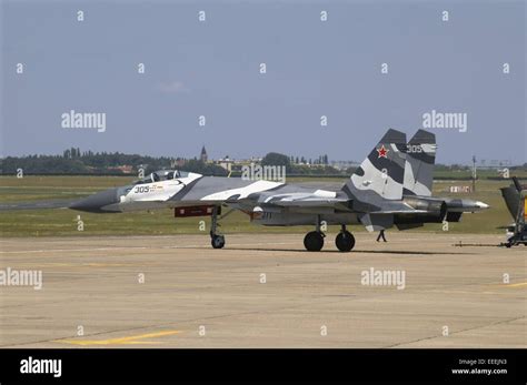 Russian Fighter Aircraft Sukhoi Su 27 Smk Flanker Stock Photo Alamy