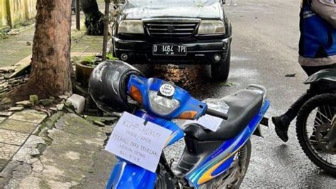 Beredar Foto Sepeda Motor Diduga Milik Pelaku Bom Bunuh Diri Di Polsek