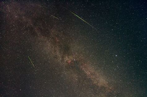 Heute nacht fliegen etliche sternschnuppen an ihnen vorbei. Perseidenschauer - Spektrum der Wissenschaft